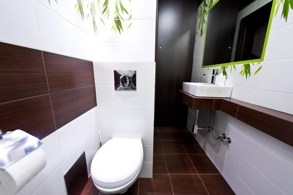 PLATINUM SUITES