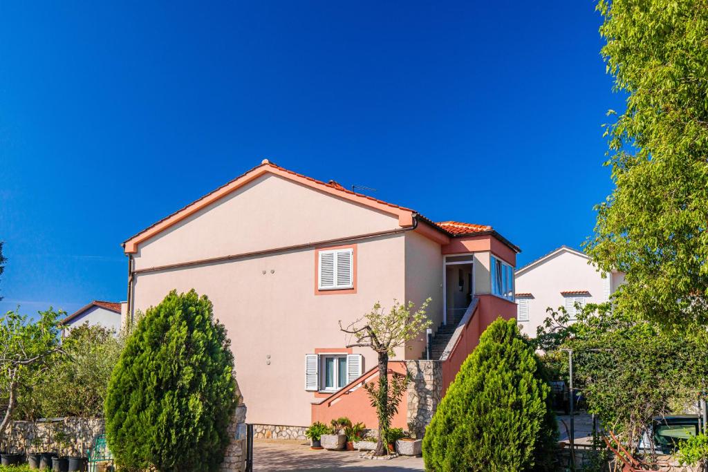 Budova, v ktorej sa apartmán nachádza