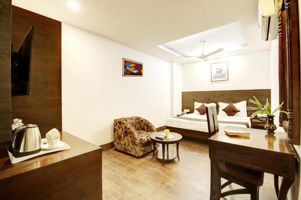 Postel nebo postele na pokoji v ubytování Hotel Good Times New Delhi