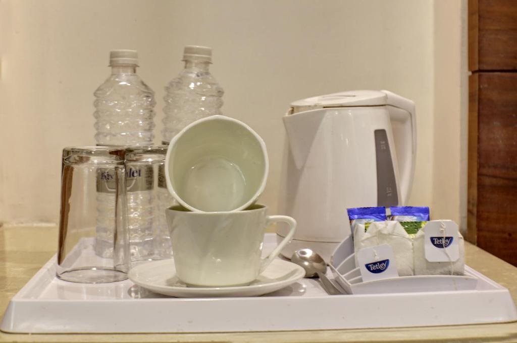 Příslušenství pro přípravu čaje a kávy v ubytování Hotel Good Times New Delhi