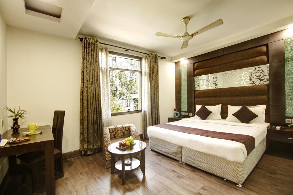 Postel nebo postele na pokoji v ubytování Hotel Good Times New Delhi