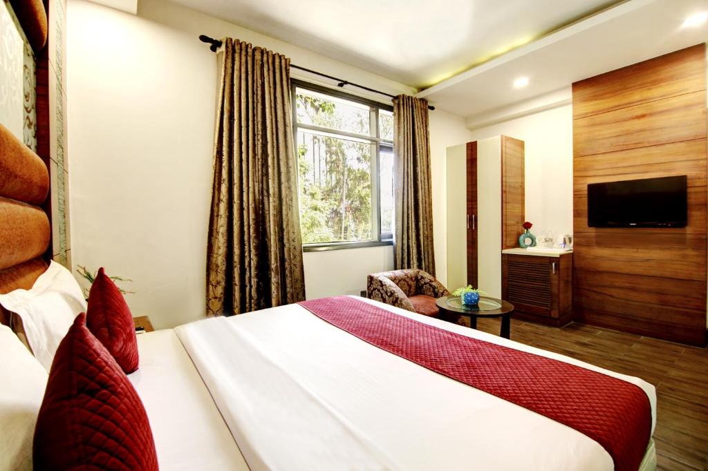 Postel nebo postele na pokoji v ubytování Hotel Good Times New Delhi