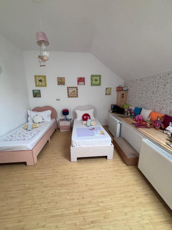 Postel nebo postele na pokoji v ubytování Casa Trandafirilor