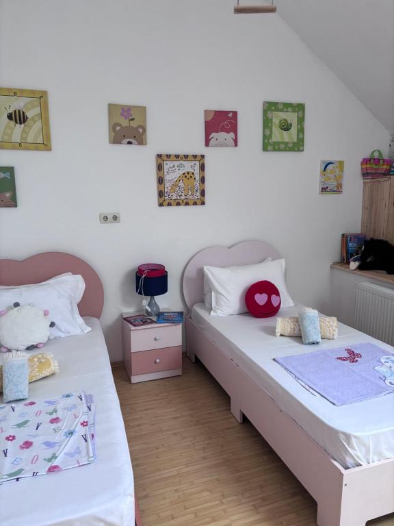 Postel nebo postele na pokoji v ubytování Casa Trandafirilor