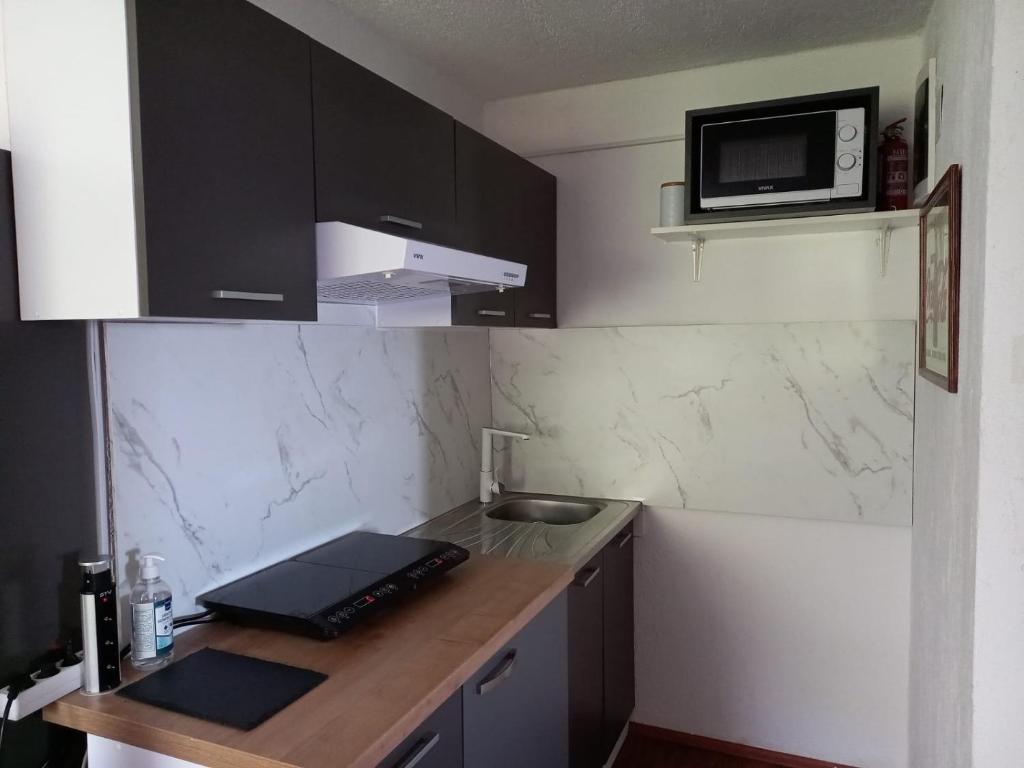Kuchyň nebo kuchyňský kout v ubytování Apartmani 'Cvit'