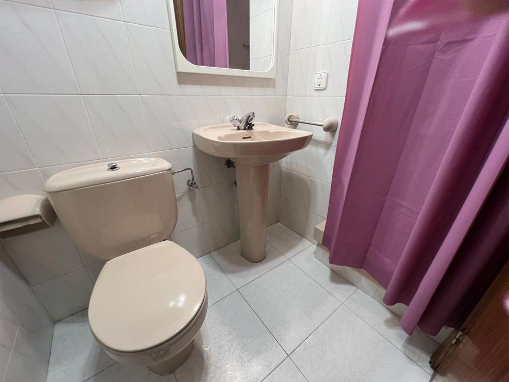 Koupelna v ubytování Apartamentos Valle de Inclés MIKKA 3000