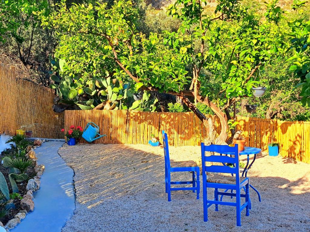 Zona de juegos para niños en Aegean Serenity - Sea View Retreat