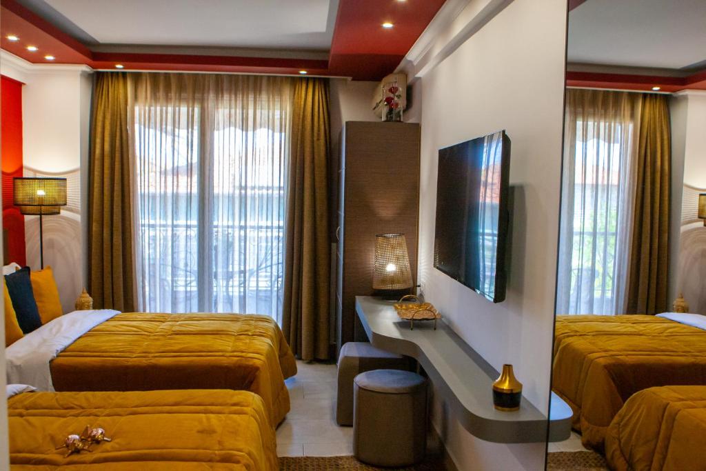 TV a/nebo společenská místnost v ubytování Art Hotel Aronos