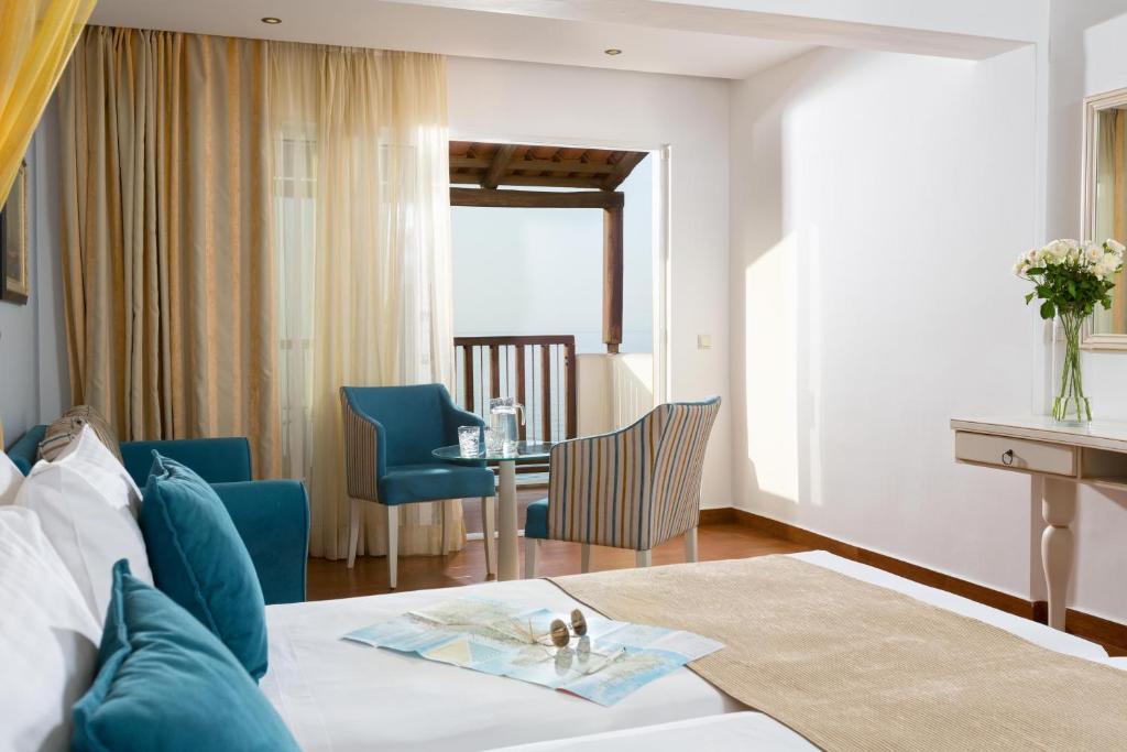 Posezení v ubytování Alexander Beach Hotel & Village Resort
