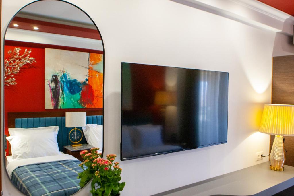 TV a/nebo společenská místnost v ubytování Art Hotel Aronos
