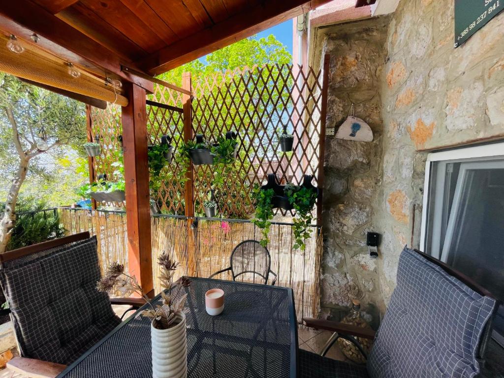 Patio alebo iná vonkajšia časť ubytovania Kuća za odmor “Dida”