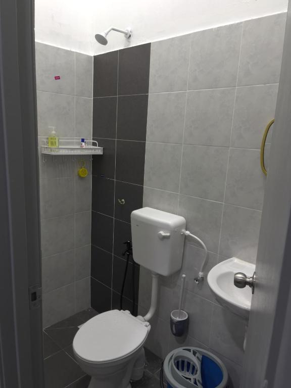 Koupelna v ubytování Farisya Guest House Bandar Jengka