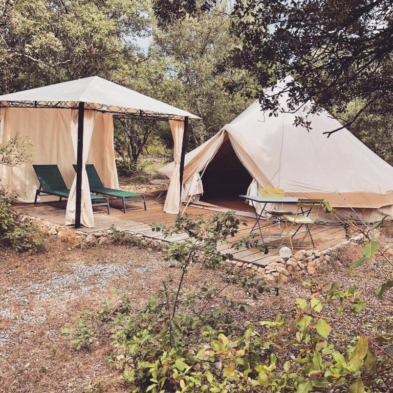Zahrada ubytování Spa Les Jardins De Chiron Lodges et Tiny House dans le sud