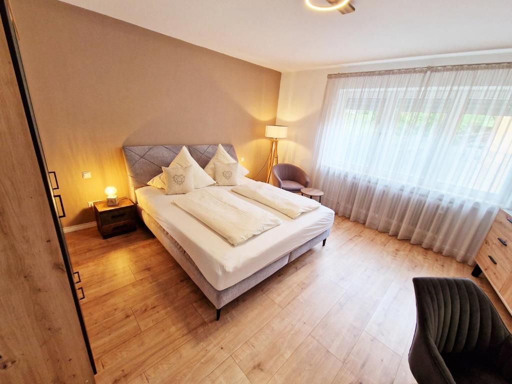 Postel nebo postele na pokoji v ubytování Landgasthof Rebstock