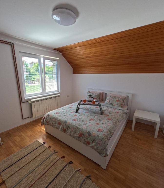 Cama o camas de una habitación en Belgrade: Cozy and spacious 3-room Apt. (93m2)
