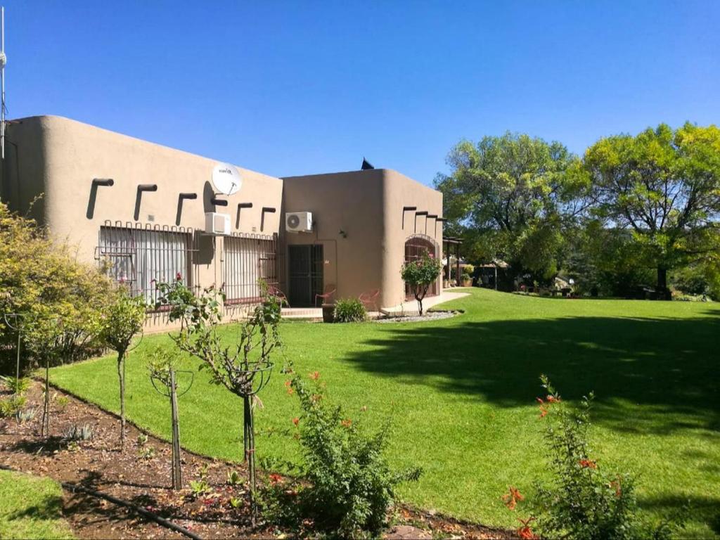 a large building with a yard in front of it at Pecan Grove in Frankfort