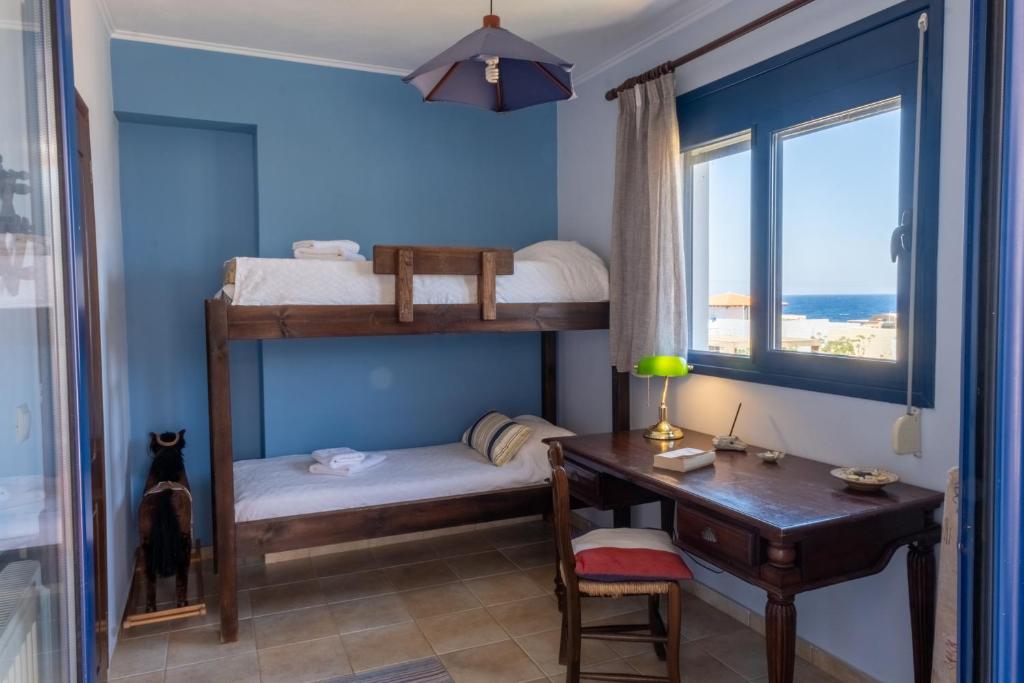 Posteľ alebo postele v izbe v ubytovaní Chara's Residence