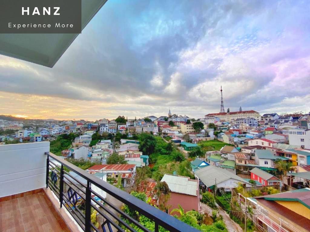 Nespecifikovaný výhled na destinaci Dalat nebo výhled na město při pohledu z hotelu