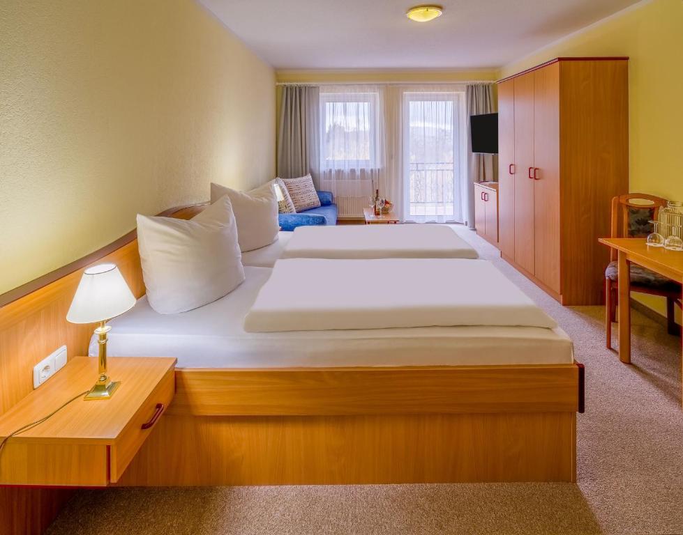 Postel nebo postele na pokoji v ubytování Hotel Riesberghof