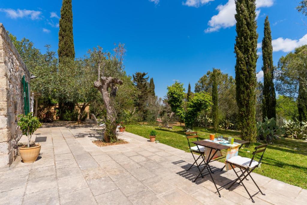 A garden outside La Pajara de la Urpe