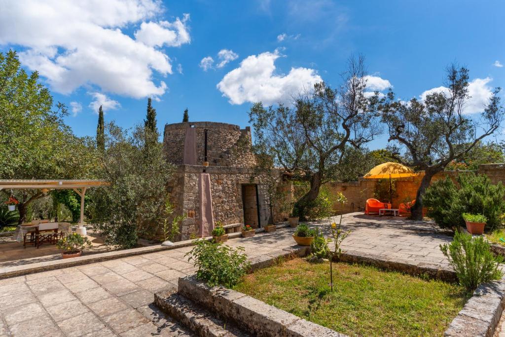 A garden outside La Pajara de la Urpe