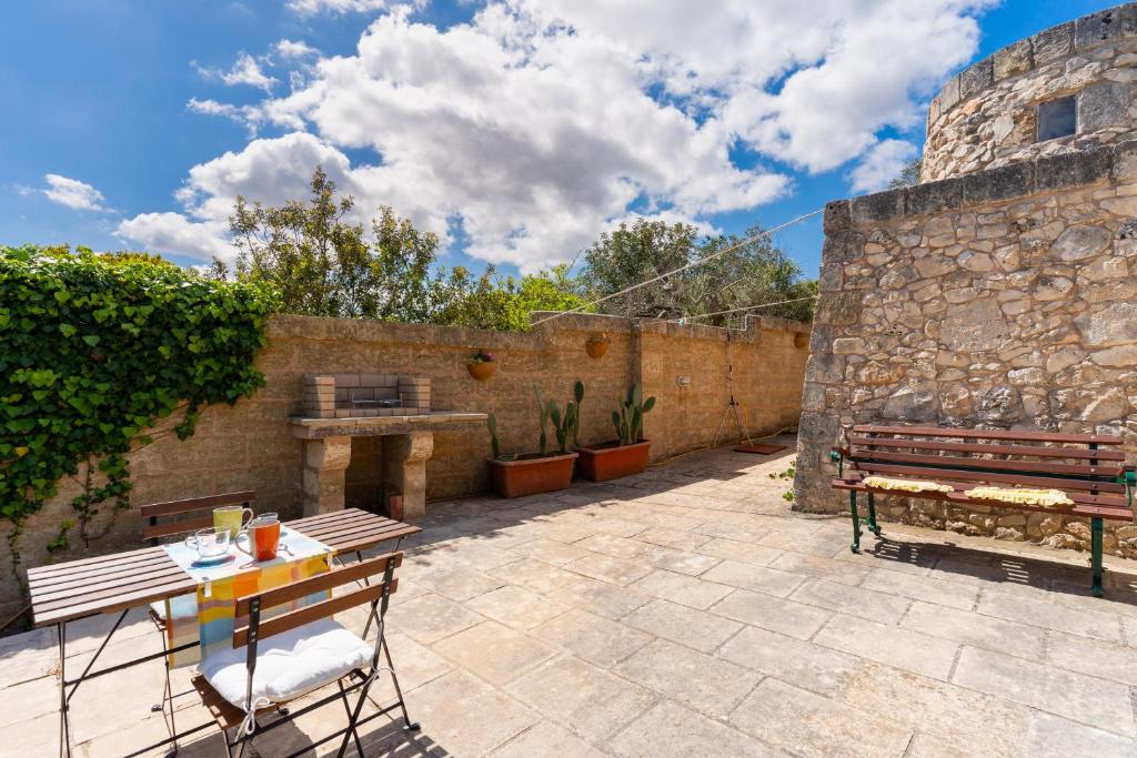 A patio or other outdoor area at La Pajara de la Urpe