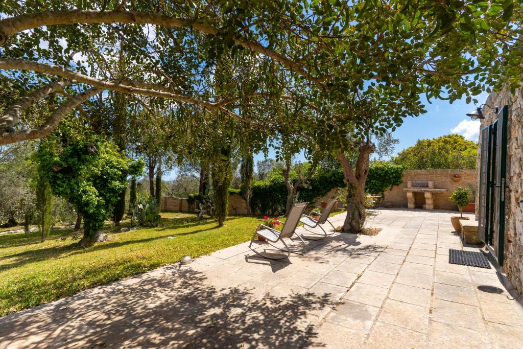 A garden outside La Pajara de la Urpe
