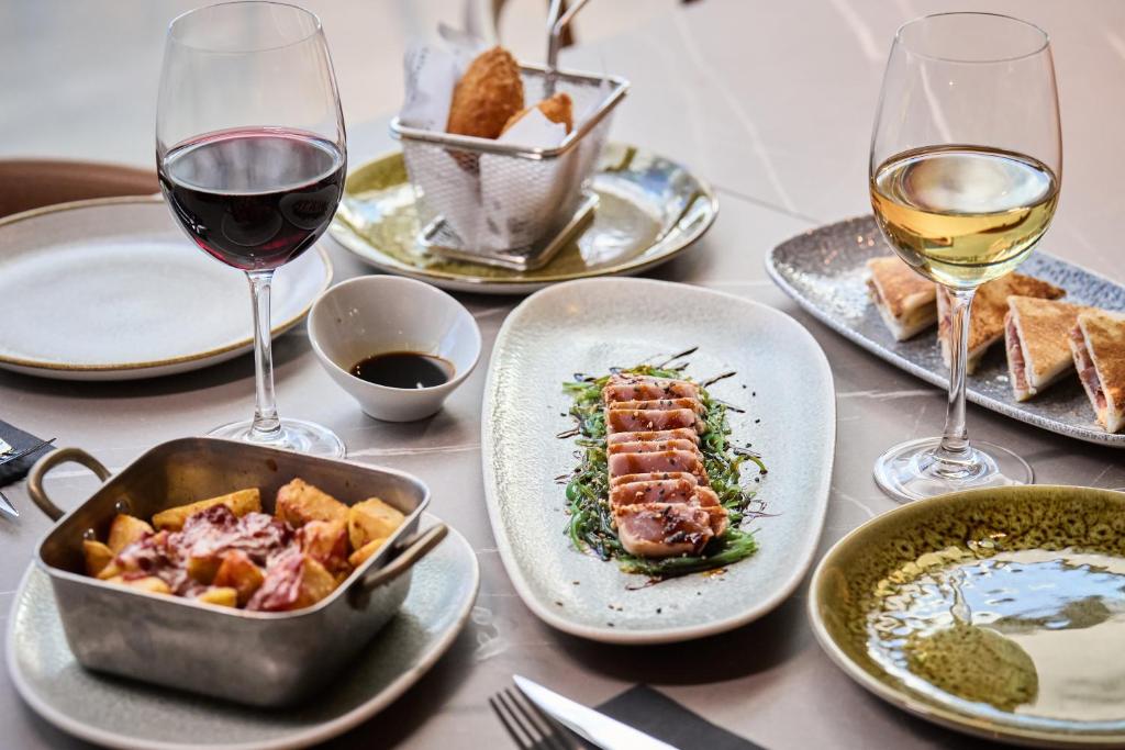 Catalonia La Maquinista - Resim 20