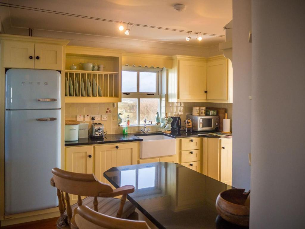 Kuchyň nebo kuchyňský kout v ubytování 14 Leitirshask, Ballyconneely