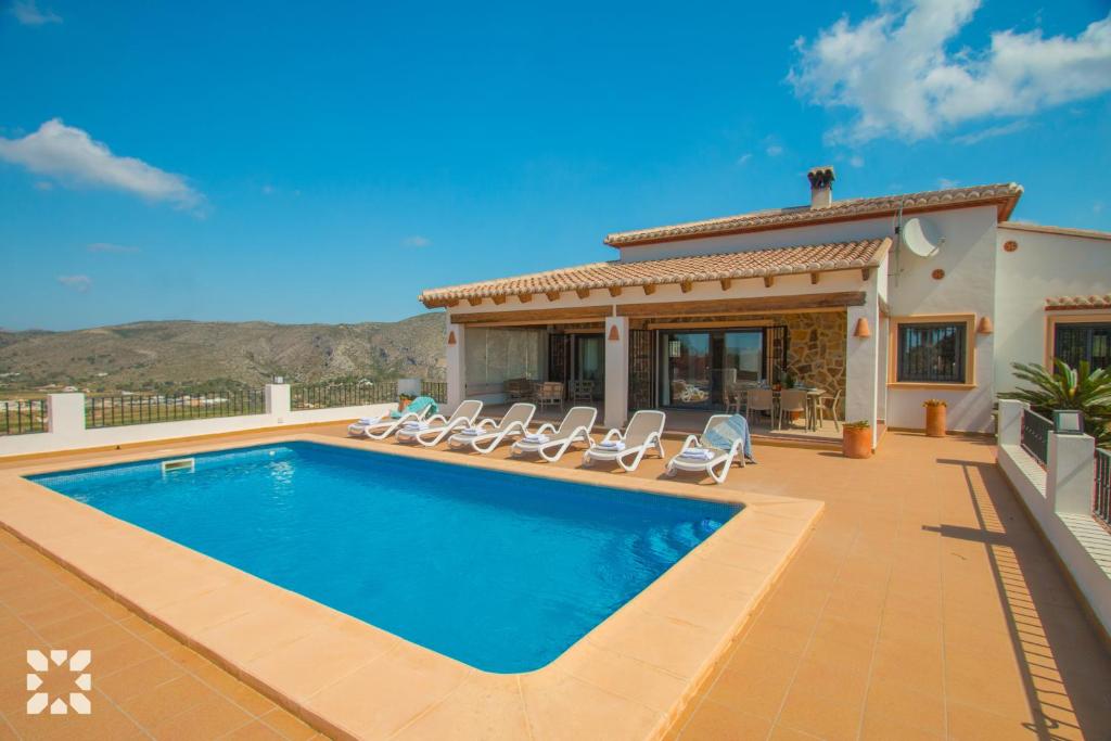 Bazén v ubytování Villa Sapphire by Abahana Villas nebo v jeho okolí