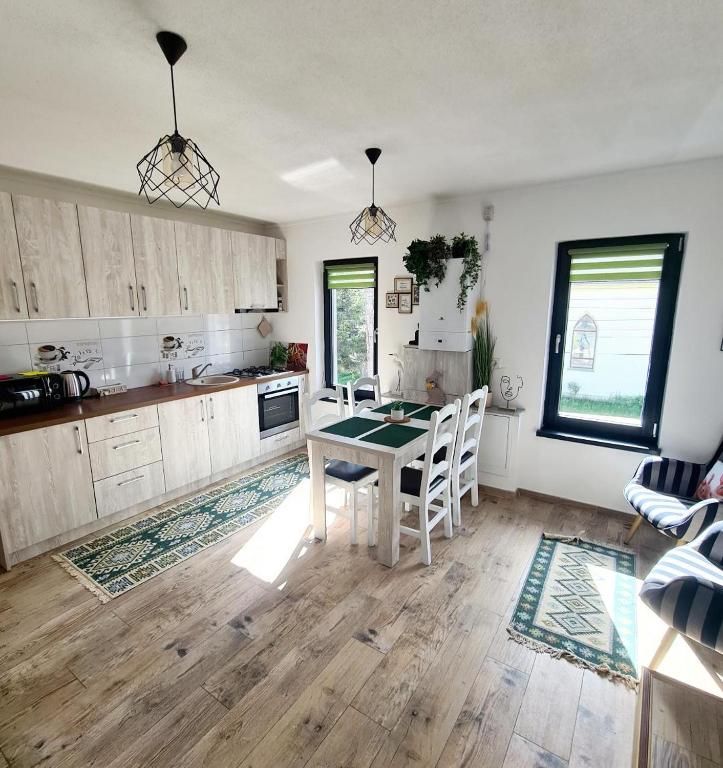 a kitchen with a table and chairs in a room at Apartament Eminescu 2 in Zărneşti