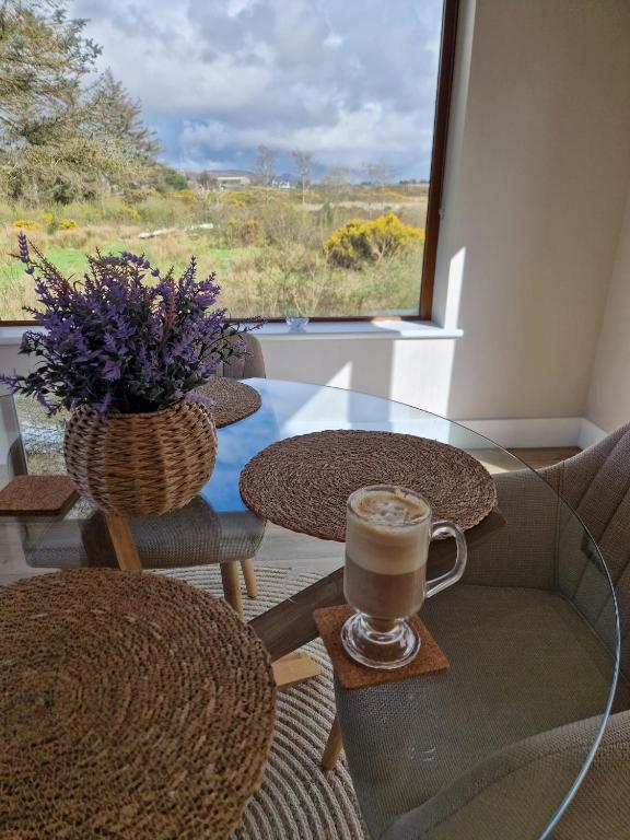 Balkón nebo terasa v ubytování River Cottage Donegal