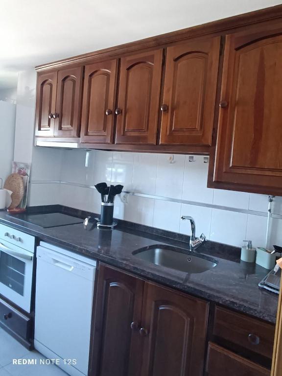 A kitchen or kitchenette at Apartamento Mirador del Pantano 1