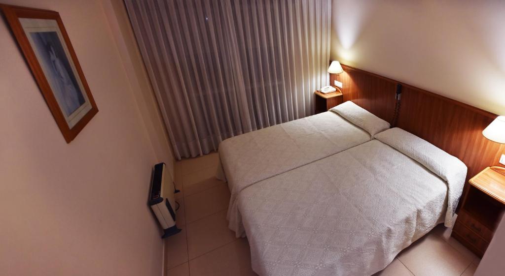 Posteľ alebo postele v izbe v ubytovaní HOTEL LORENZO