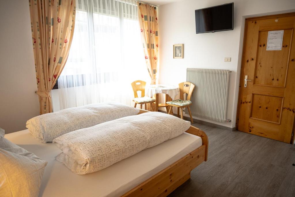 Postel nebo postele na pokoji v ubytování Garni Meinrad