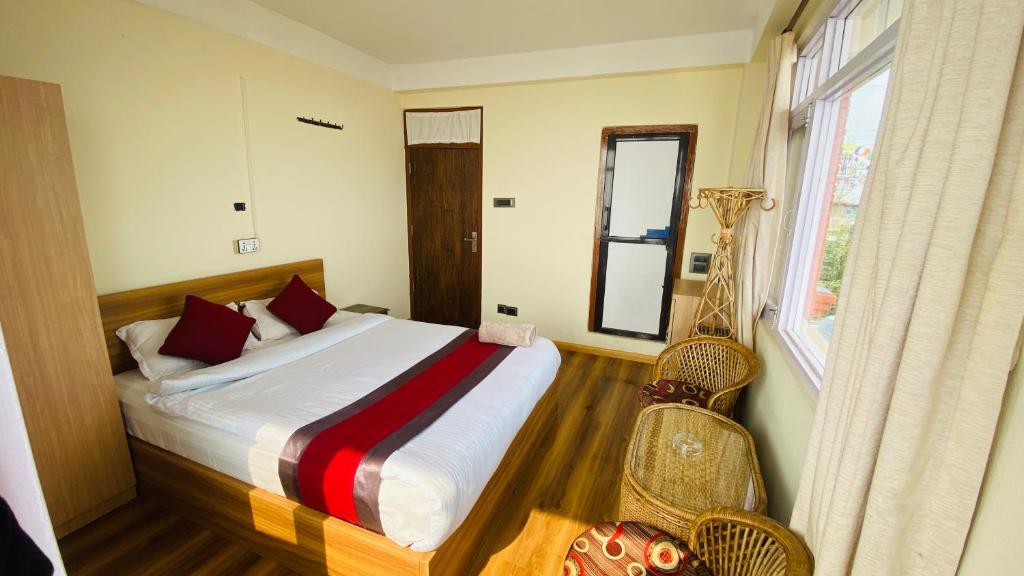Postel nebo postele na pokoji v ubytování Himalayan Sunrise