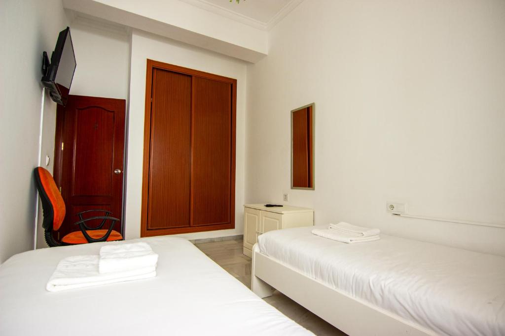 Łóżko lub łóżka w pokoju w obiekcie RentalSevilla Apartamento encantador en el Gran Poder