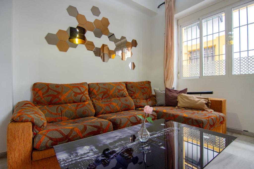 Część wypoczynkowa w obiekcie RentalSevilla Apartamento encantador en el Gran Poder
