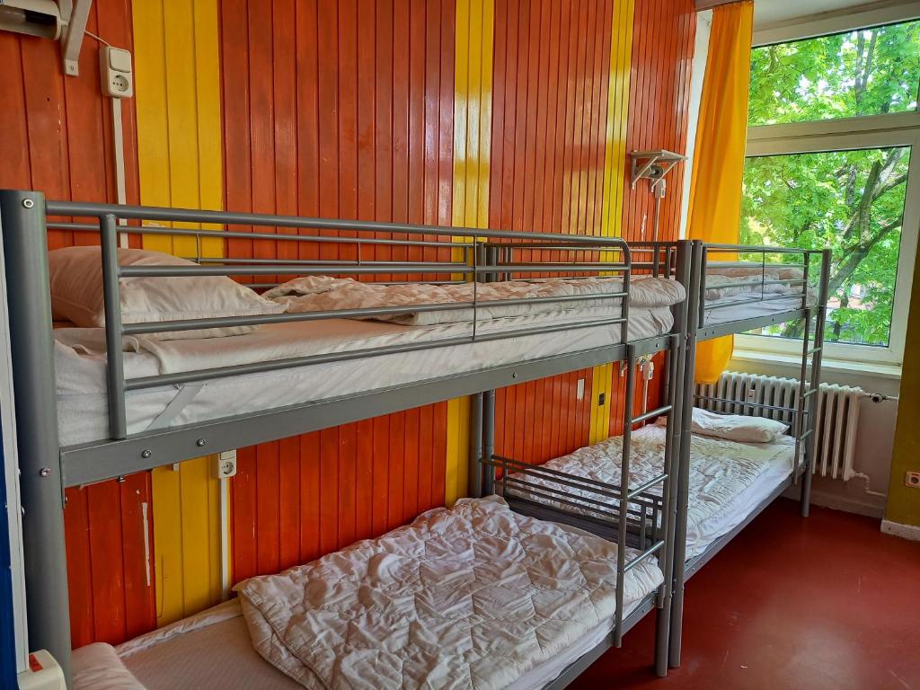 Postel nebo postele na pokoji v ubytování instantSleep Backpackerhostel St Pauli