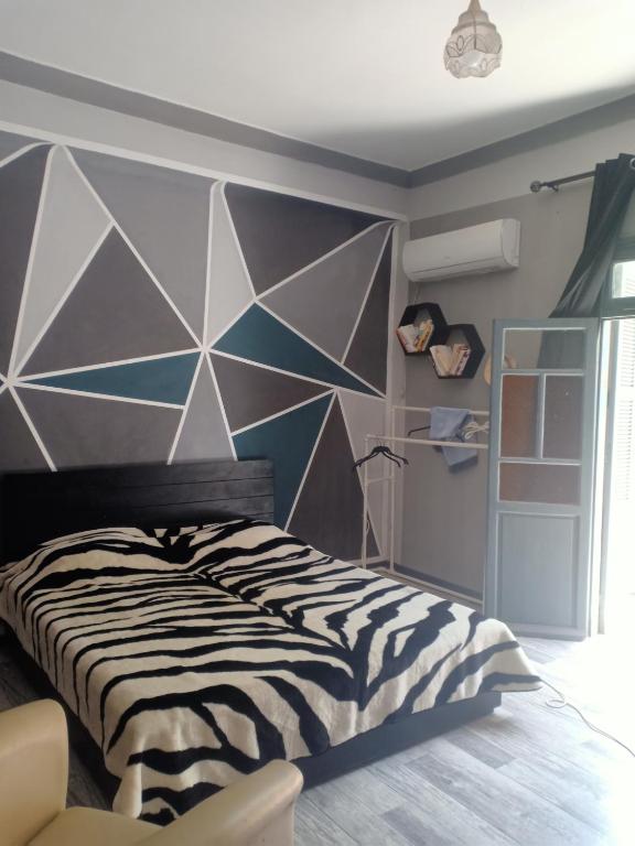 Uma cama ou camas num quarto em Appartement studio Constantine