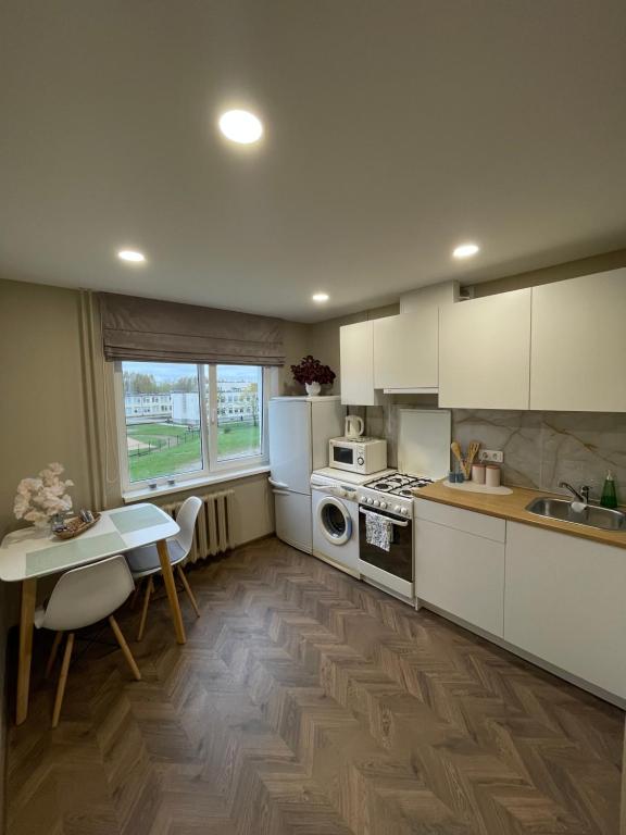 Кухня или мини-кухня в Comfort home Šiauliai
