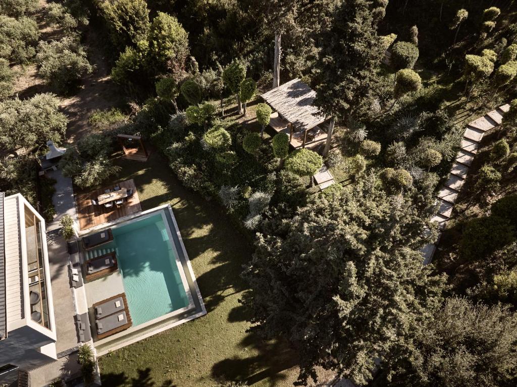 Et luftfoto af Sentiero Iconic Villa, a Serene Retreat, By ThinkVilla