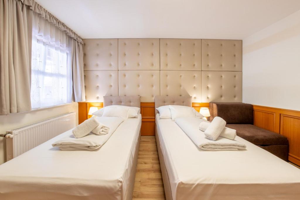 Posteľ alebo postele v izbe v ubytovaní Szinbád Hotel