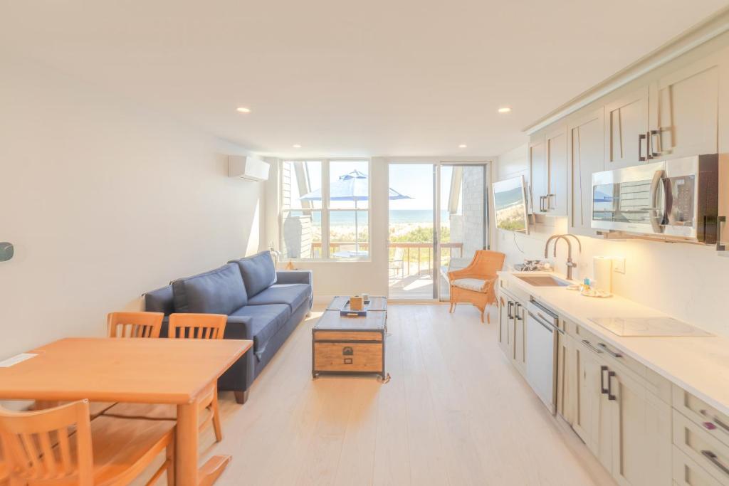The Surf Club Resort - 