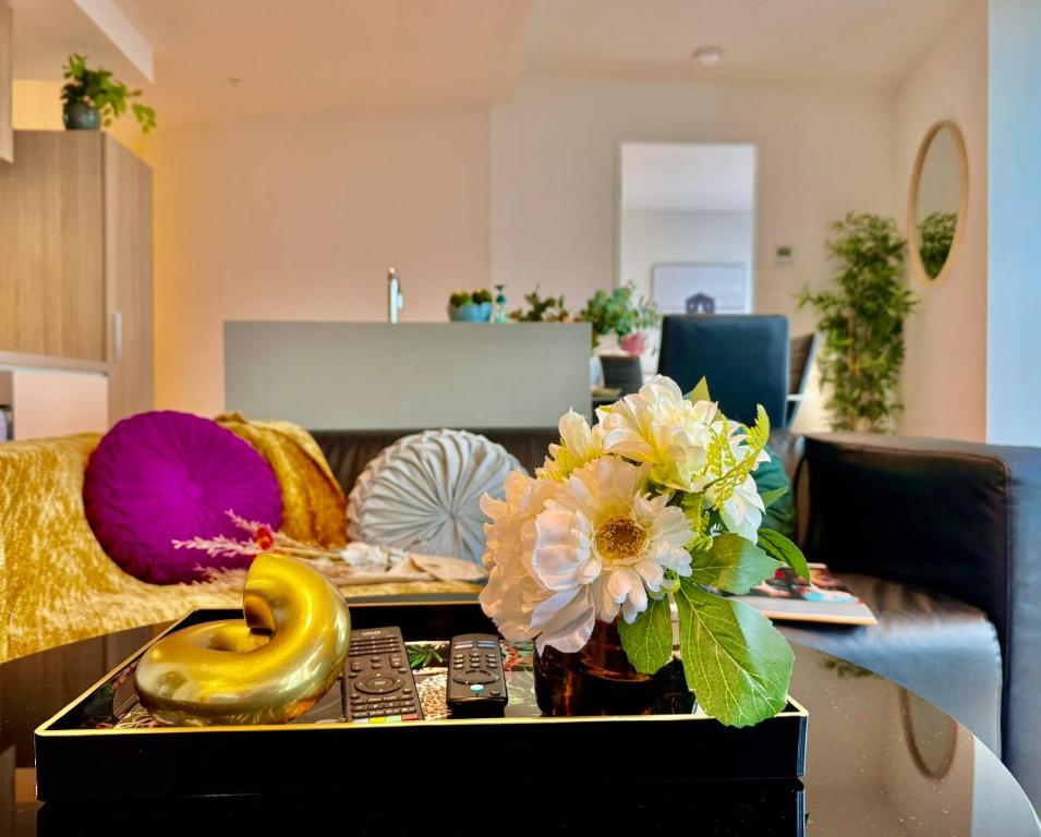 Posezení v ubytování Highrise Best Location 2 Bedrooms & 2 Bathrooms