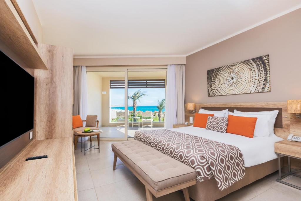 TV a/nebo společenská místnost v ubytování Steigenberger Resort Ras Soma