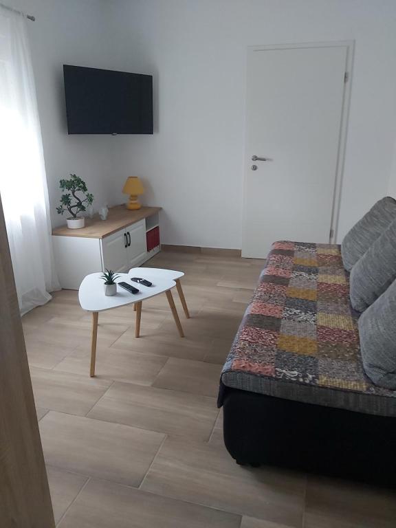TV a/nebo společenská místnost v ubytování Apartment Lara
