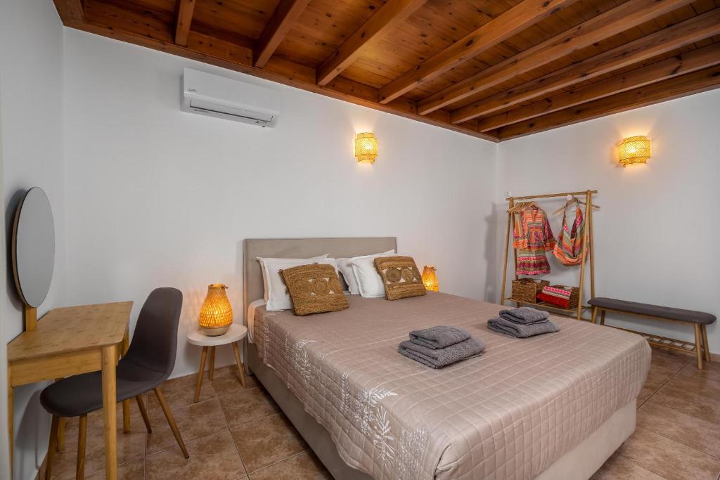 Postel nebo postele na pokoji v ubytování Symiland Villa