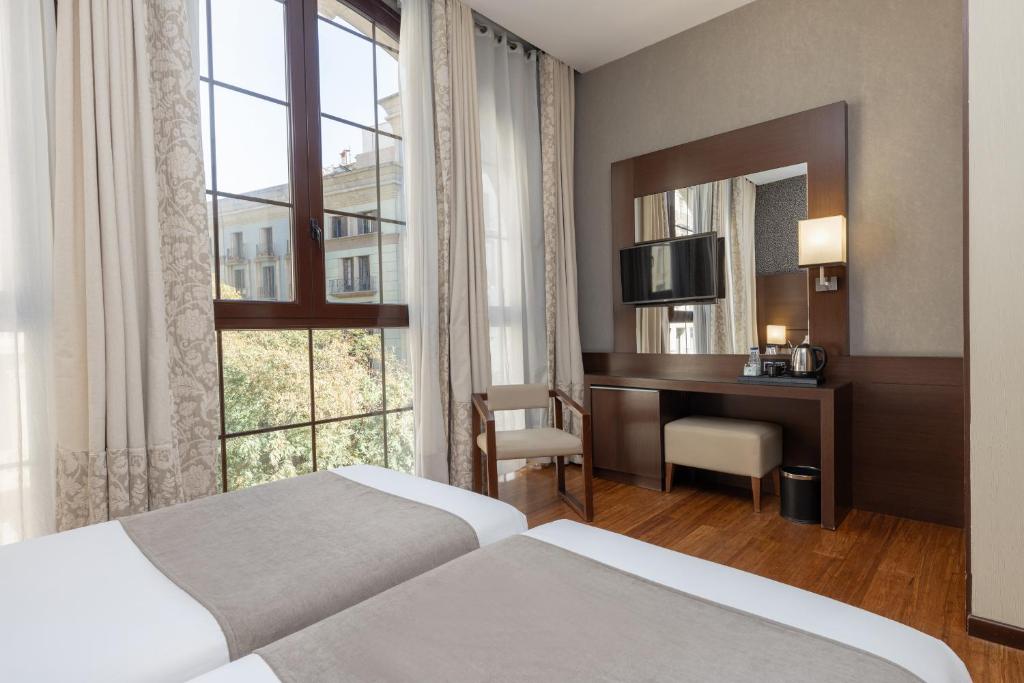 Postel nebo postele na pokoji v ubytování Barcelona Hotel Colonial