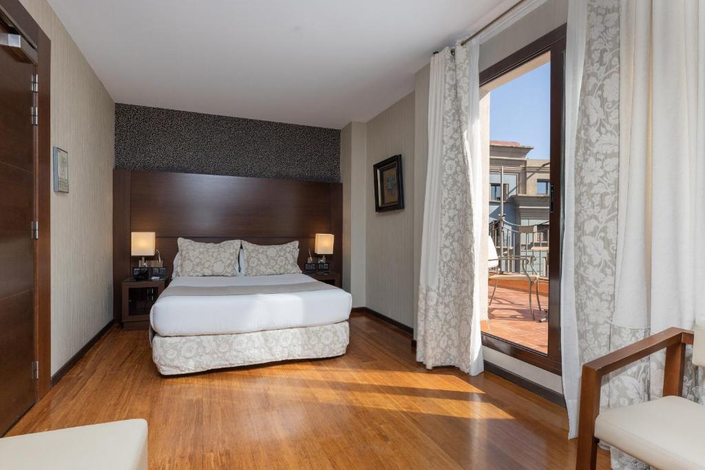 Postel nebo postele na pokoji v ubytování Barcelona Hotel Colonial